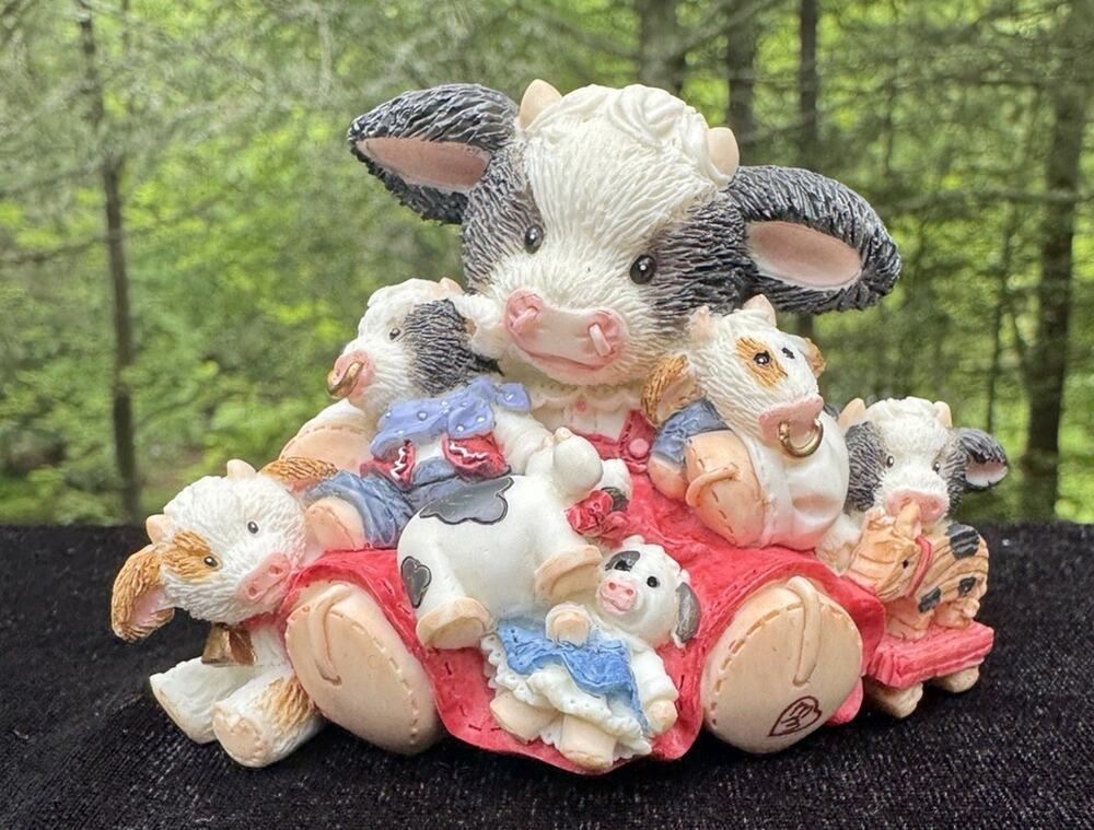 Vintage “Friends Are the Best” Mary Moo-Moos Cow #319368 Figurine -A72